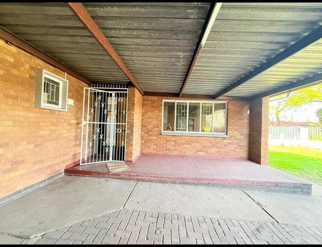 4 BEDROOM HOUSE FOR SALE IN VANDERBIJLPARK CE 2